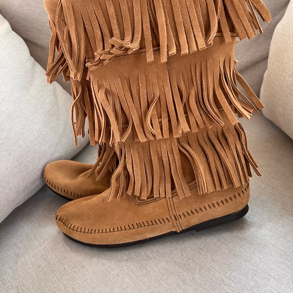 Minnetonka 3 layer fringe boots size 7 women’s - Picture 9 of 13